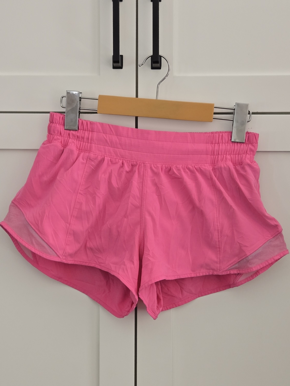 Lululemon Hotty Hot High Rise Womens Lined Shorts 2.5" Sonic Pink EUC Size 6